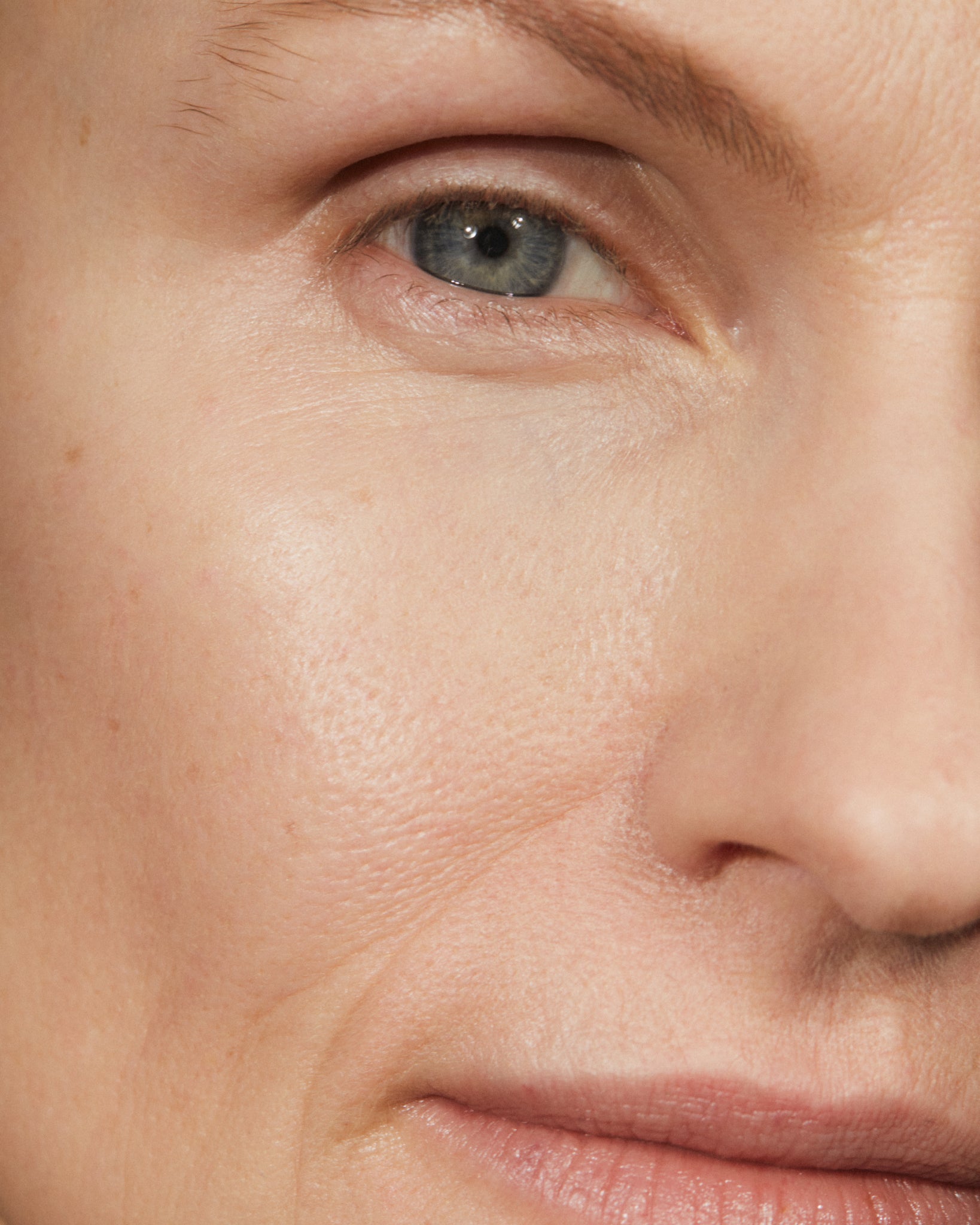 Model wearing MΓDARA Organic Skincare air equal powder translucent on A6800 on skin; close-up portrait shows natural application results.