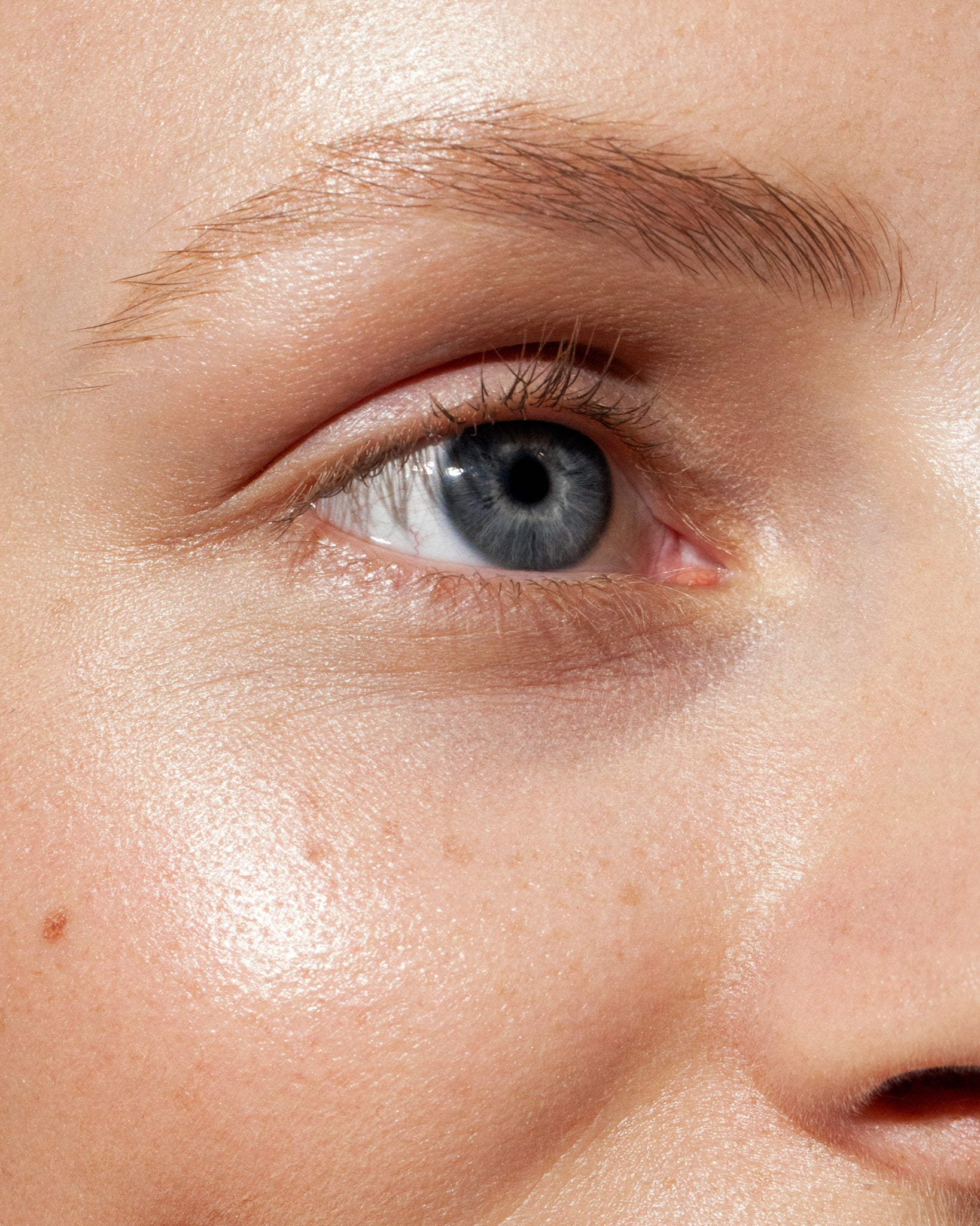 MΓDARA Organic Skincare light brown brow pencil A6893 product photo on plain background.