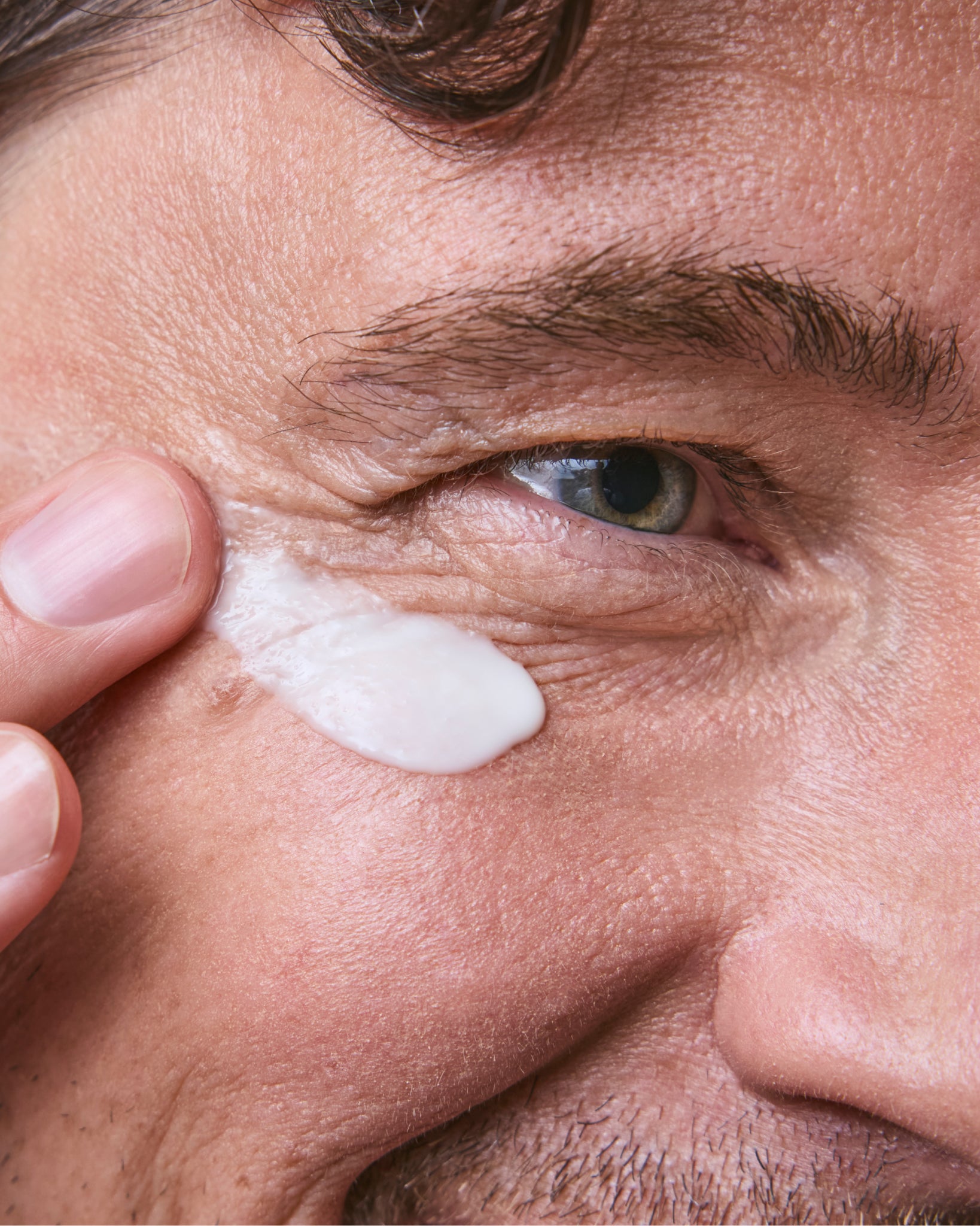 MΓDARA Organic Skincare moisturising eye cream for men A5004 face cream product photo on plain background.