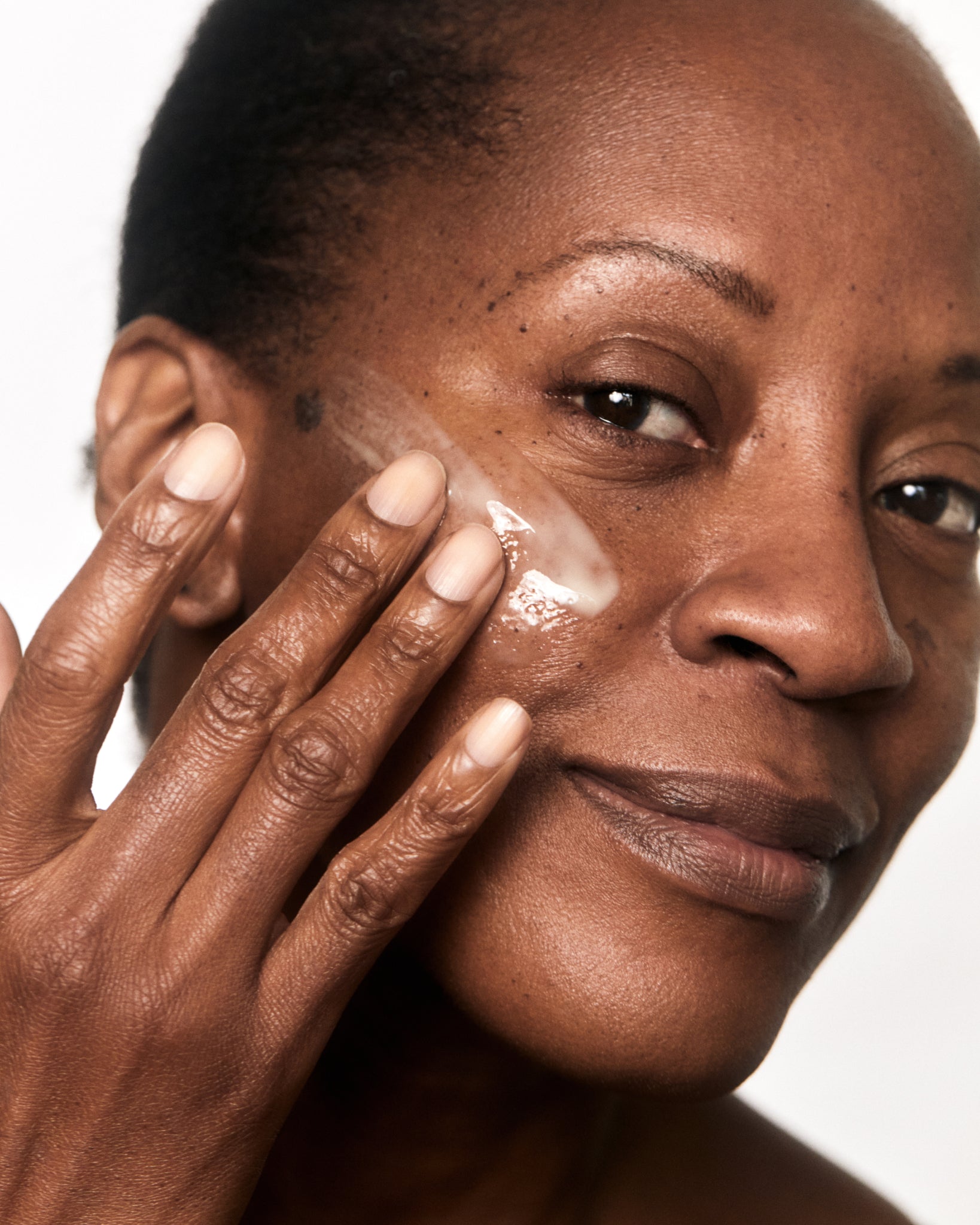 MΓDARA Organic Skincare serum for mature skin A3340 serum product photo on plain background.